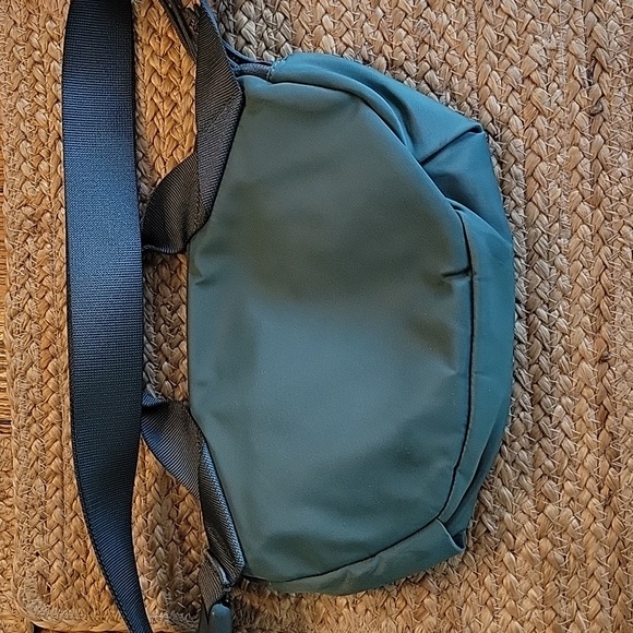 Lululemon belt bag 2.5 - Picture 2 of 4